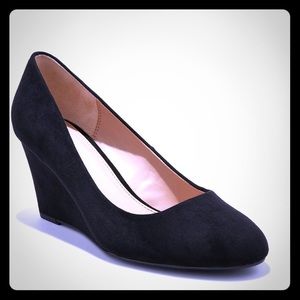 NEW w/o box Wedge Round Toe Pumps